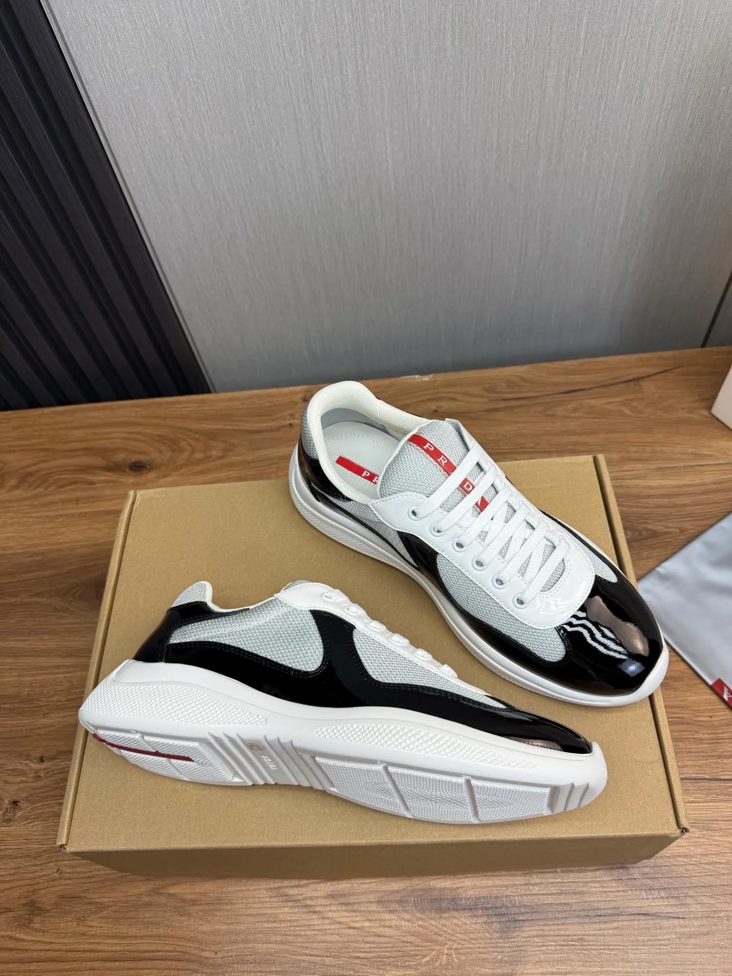 Men's shoes 640💰 [PRADA] Hot selling items🔥Must be recommended every day~~ Official website synchronized, 1:1 high quality shipments✔️ Imported cowhide fabric, rubber material + cowhide lining, original bottom, high-end airplane box packaging🎁 38-45 (38.45 custom-made, non-returnable)